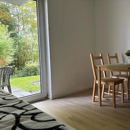 Mit Terrasse
